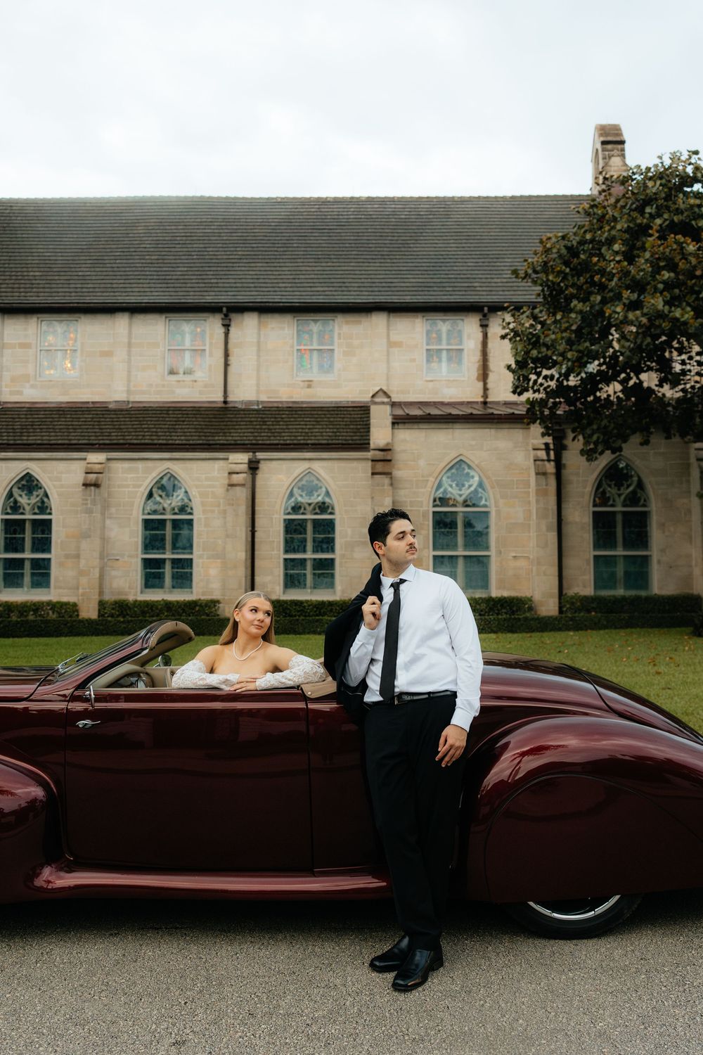 Vintage car engagement photos in Florida. Jacksonville Engagement Photographer, Jacksonville Engagement Photos - Lindsay McDow Photography