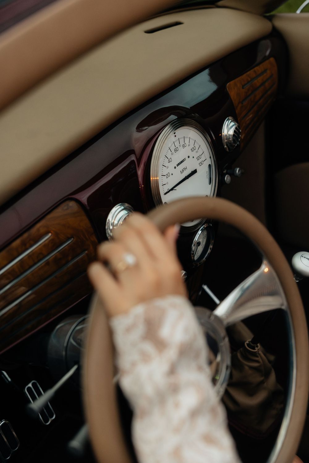 Vintage car engagement photos in Florida. Jacksonville Engagement Photographer, Jacksonville Engagement Photos - Lindsay McDow Photography