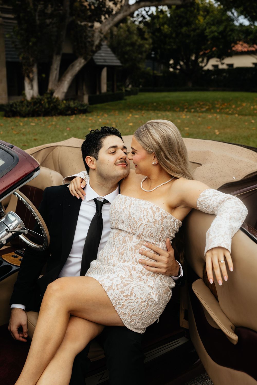 Vintage car engagement photos in Florida. Jacksonville Engagement Photographer, Jacksonville Engagement Photos - Lindsay McDow Photography