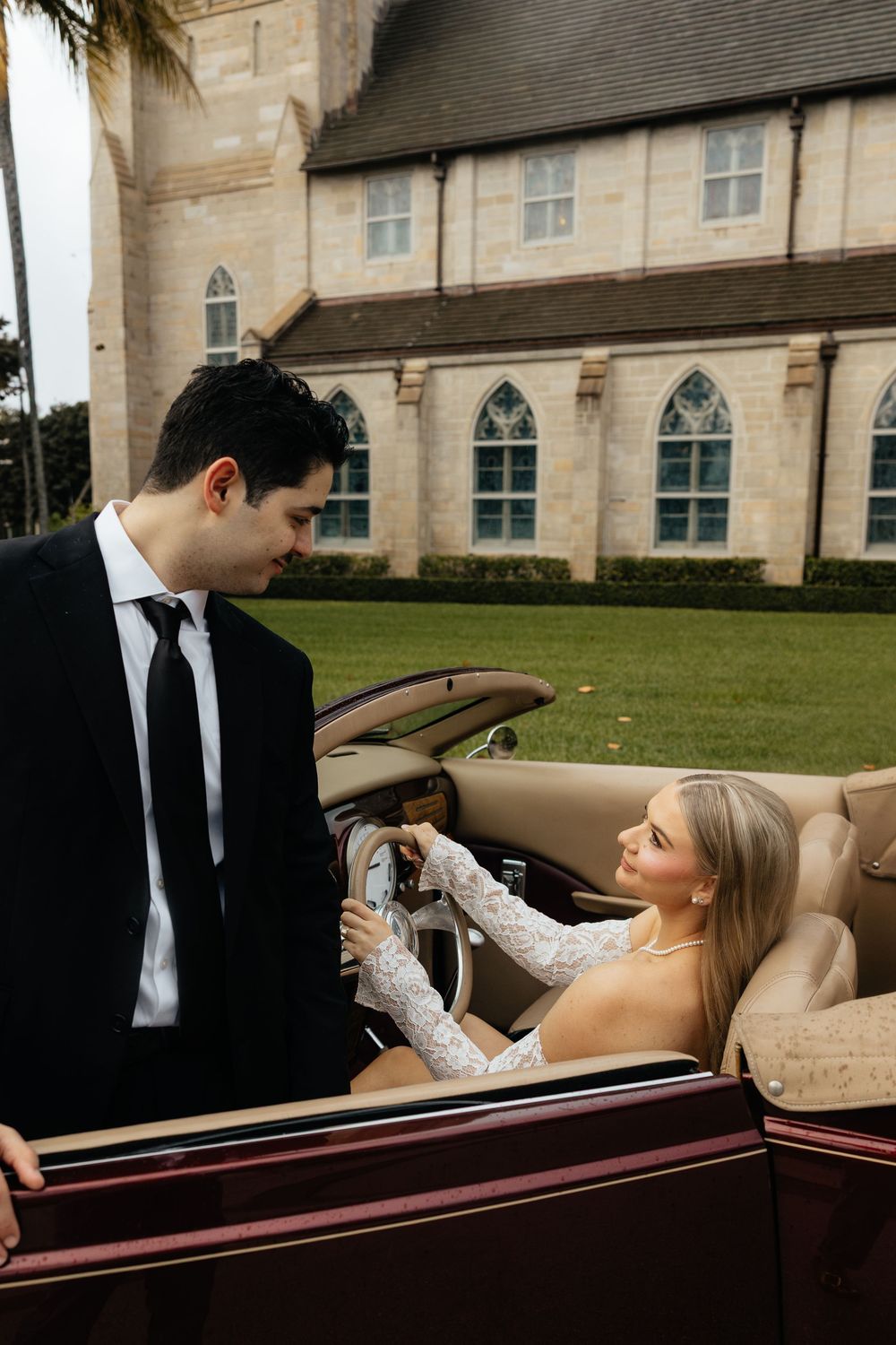 Vintage car engagement photos in Florida. Jacksonville Engagement Photographer, Jacksonville Engagement Photos - Lindsay McDow Photography