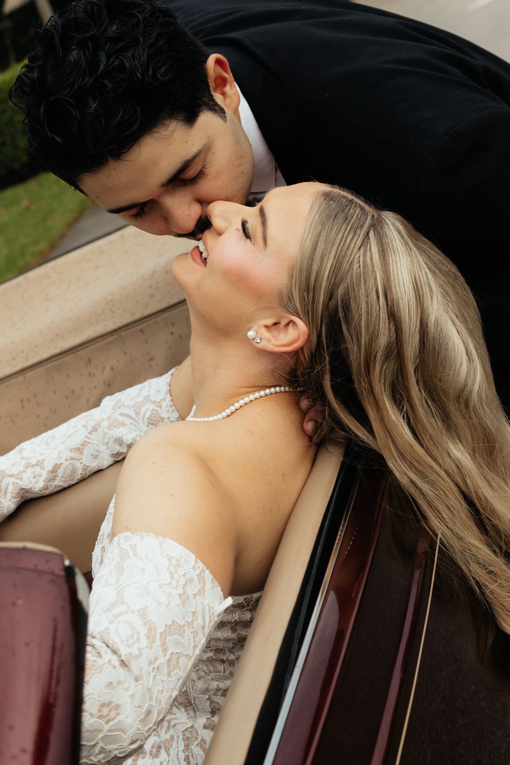 Vintage car engagement photos in Florida. Jacksonville Engagement Photographer, Jacksonville Engagement Photos - Lindsay McDow Photography