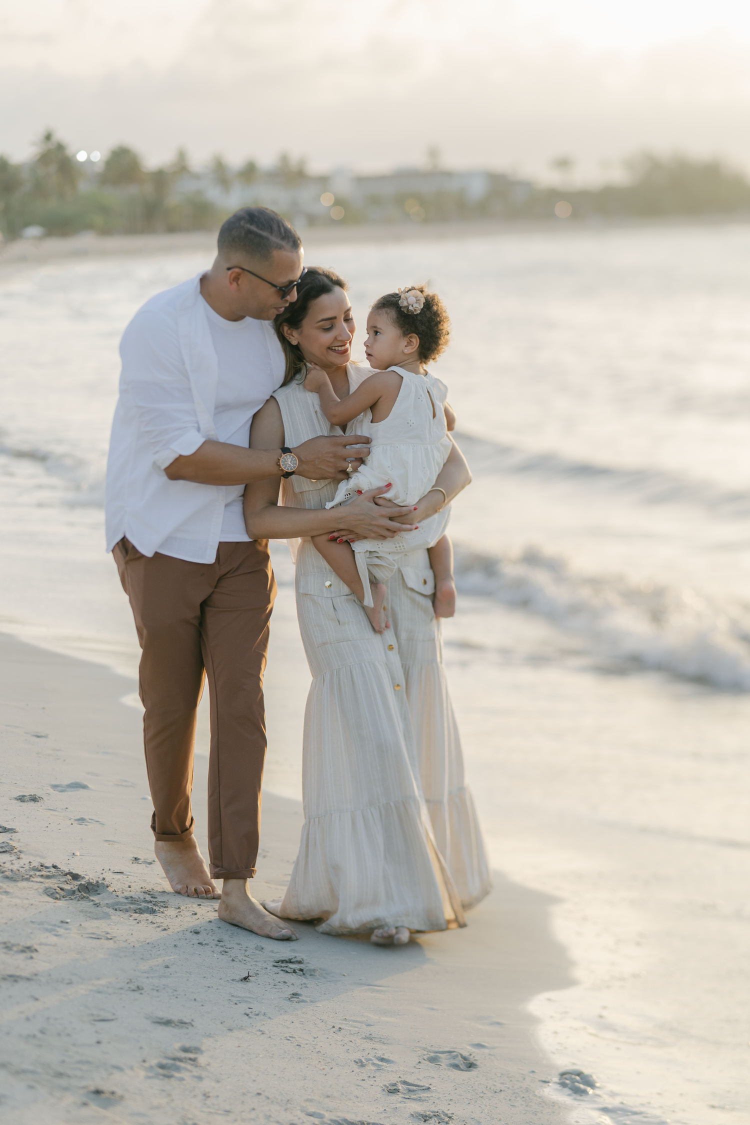 Family photoshoot in Cap Cana with refined style and golden hour light. Clean, modern images with a relaxed Caribbean feel.