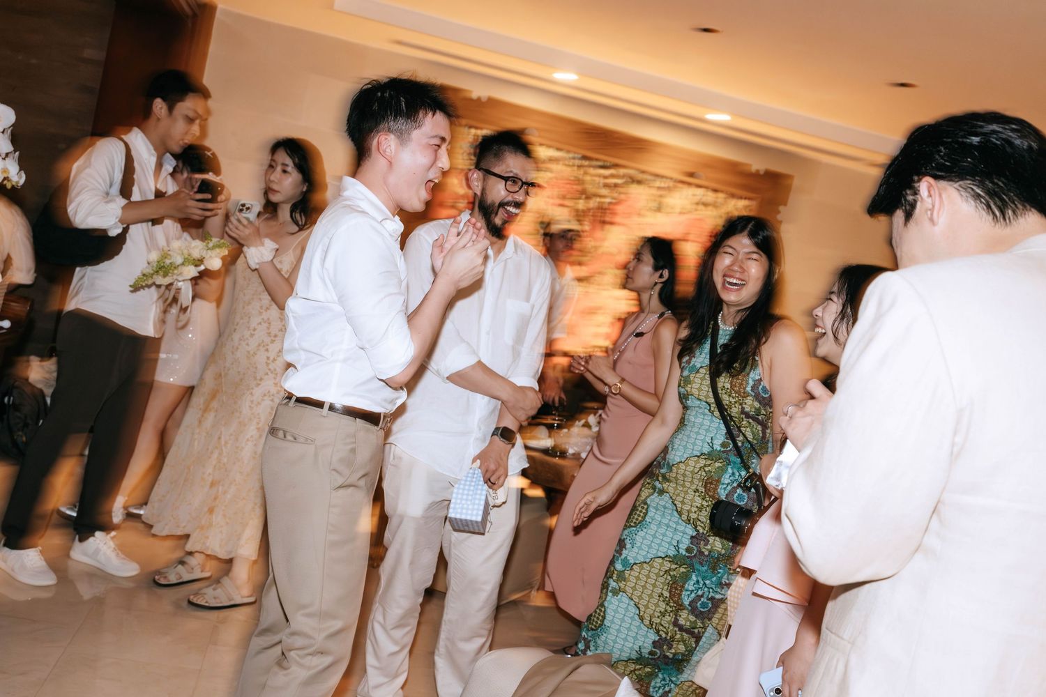 渴望影像｜專業經營的台灣婚禮攝影團隊，服務高雄、台南、台中、台北、新北及全台新人，擅長美式戶外婚禮、證婚儀式與自然時尚婚禮紀實，以明亮自然的光感、細膩構圖與真實情感，完整記錄婚禮準備、儀式與宴會中的每個動人時刻，並提供紐西蘭海外婚禮、海外婚紗與旅拍服務。
