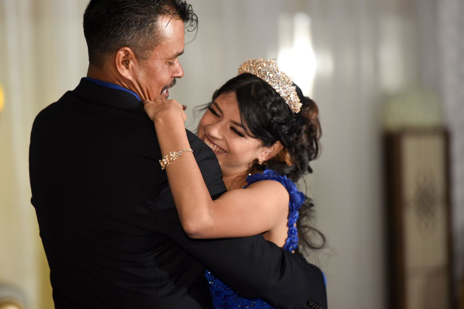 Crowded Quince reception illustrating open invite Quince planning, RSVP tracking, guest count management and venue preparation success