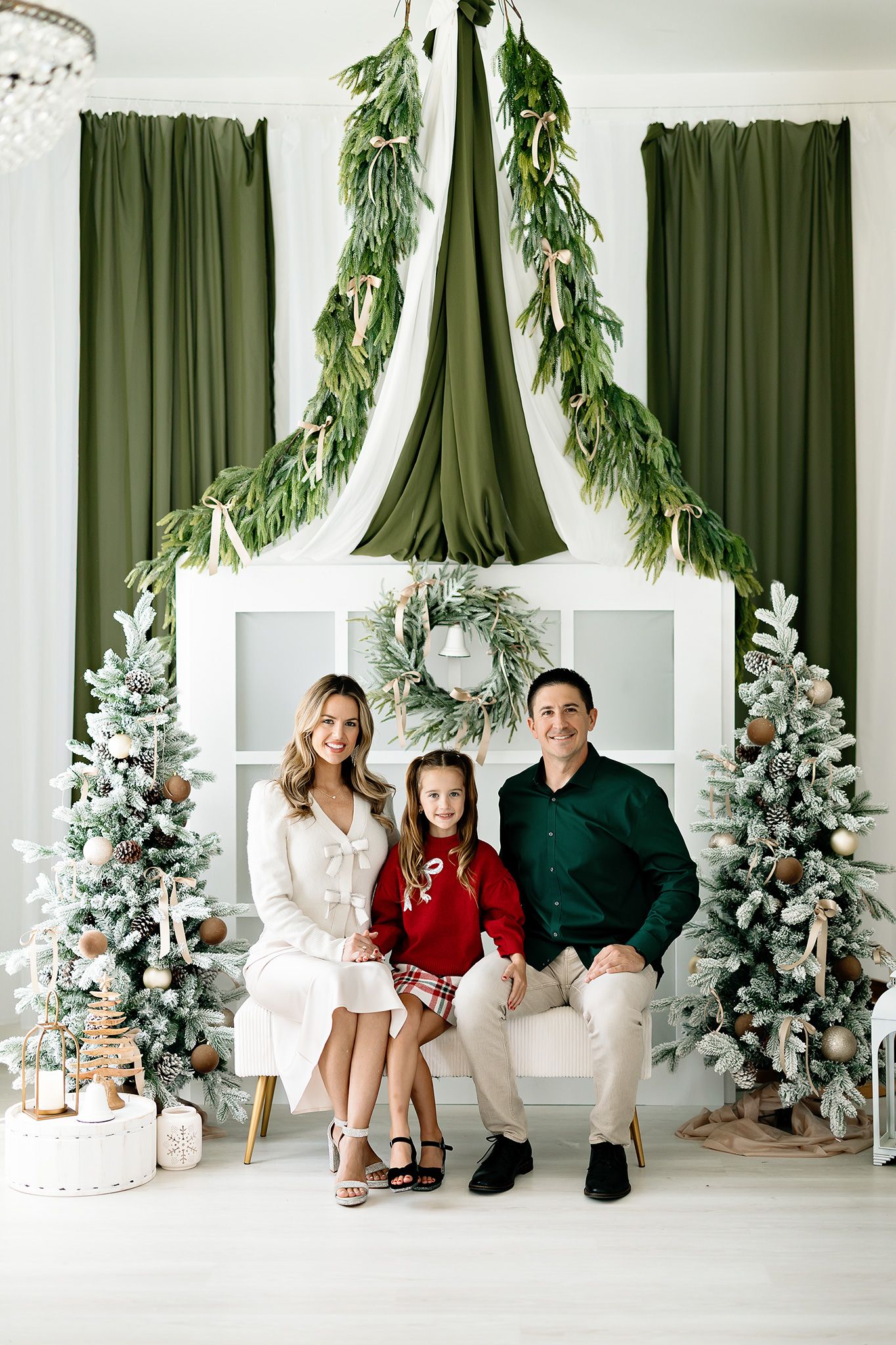 Anna Carreno Photography Newborn photographer in Spring, TX specializing in safe, timeless newborn portraits, maternity, cake smash sessions
