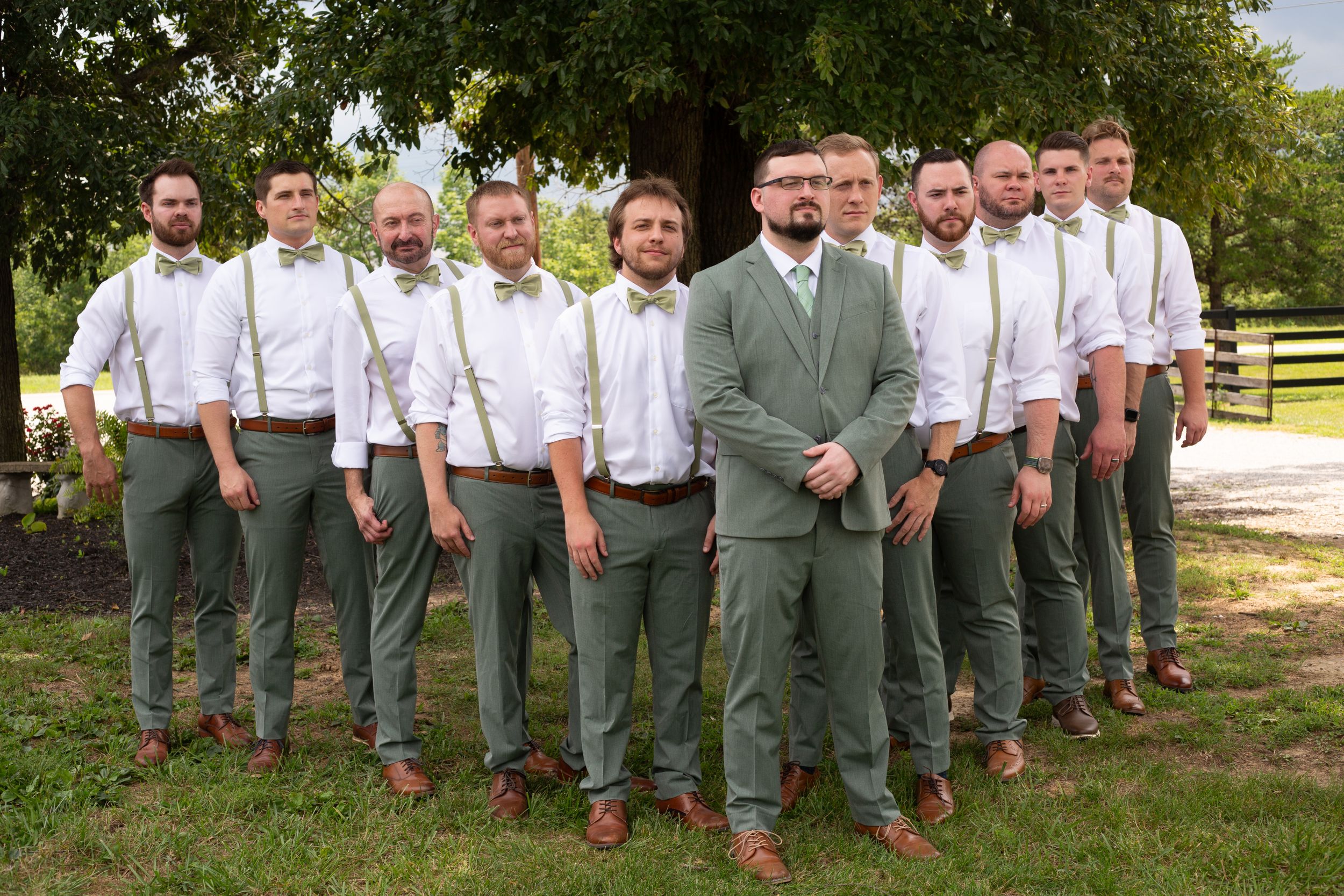 Best wedding family photographer near me Indianapolis Indiana and surrounding areas