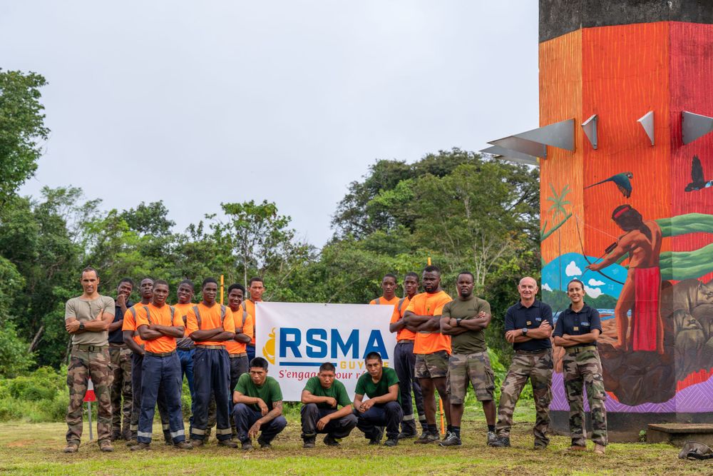 Photo de groupe lors d'un événement du RSMA Guyane