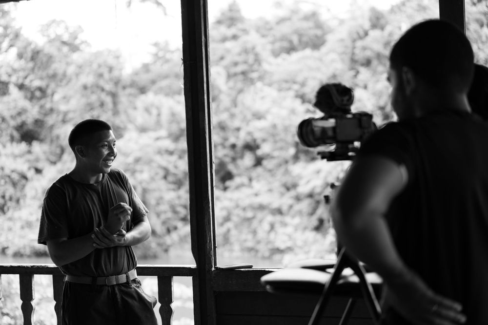 Reportage en noir et blanc lors d'un événement