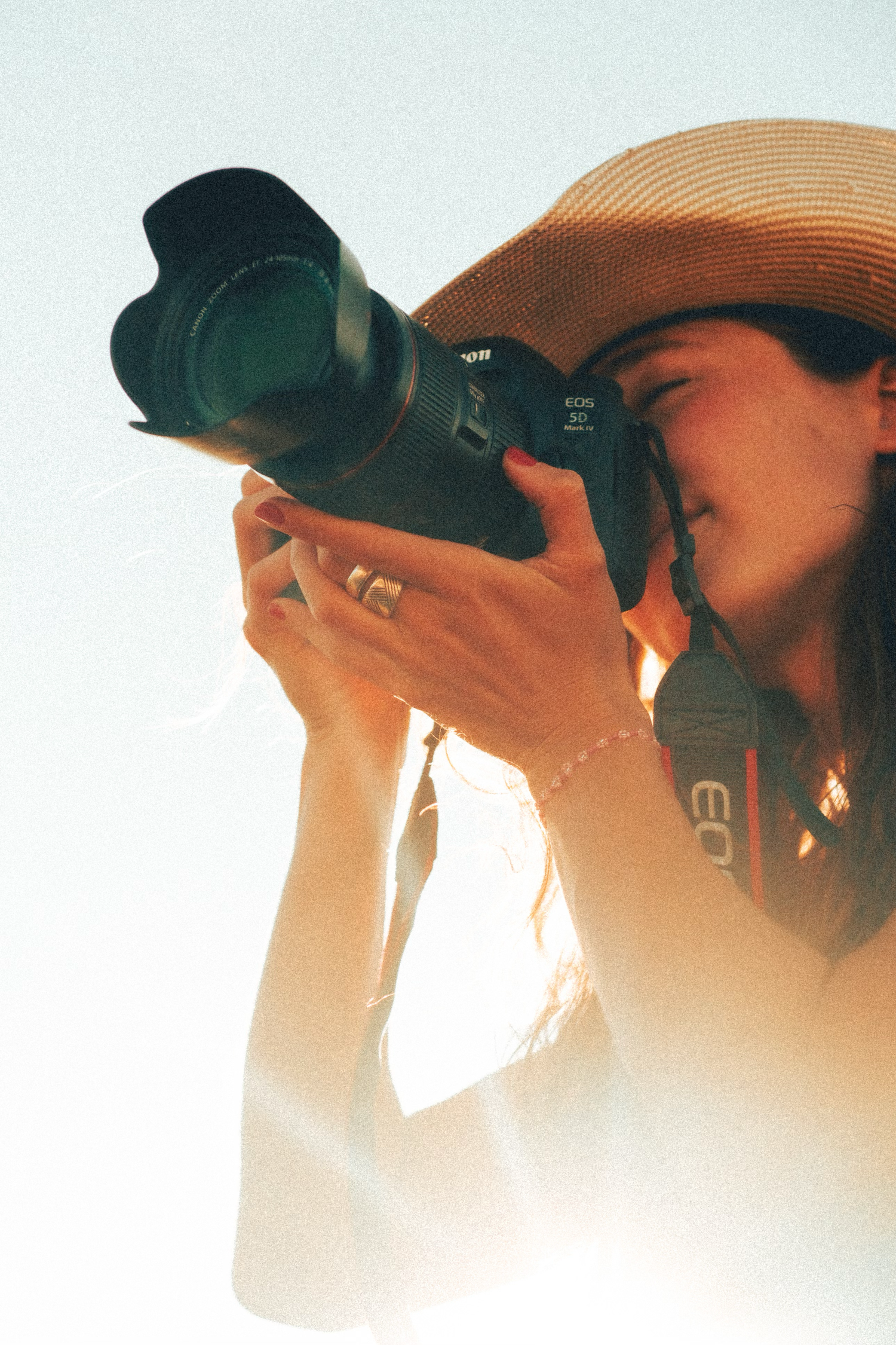 A photographer with a cowboy hat