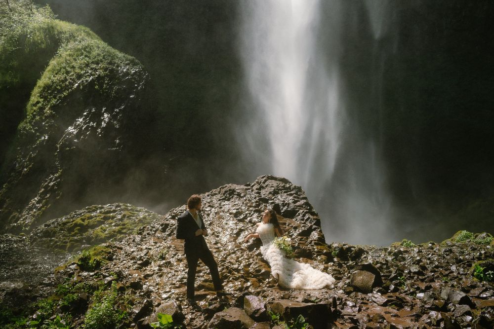 Eloping in Oregon's Coast, dancing in waterfalls, saying I love you. A story everyone wants read.