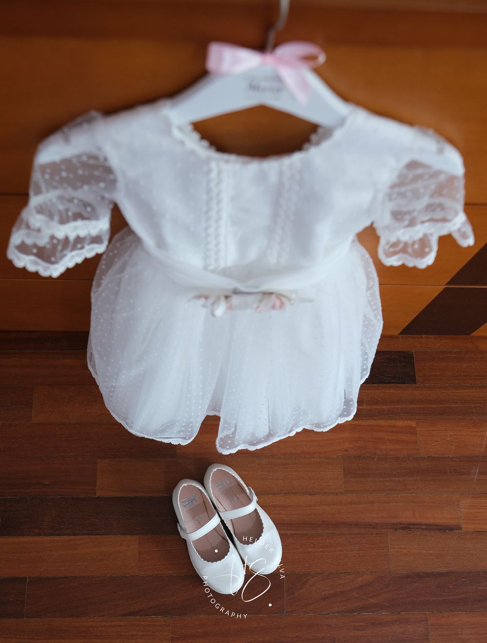 Vestido e sapatos de bebe