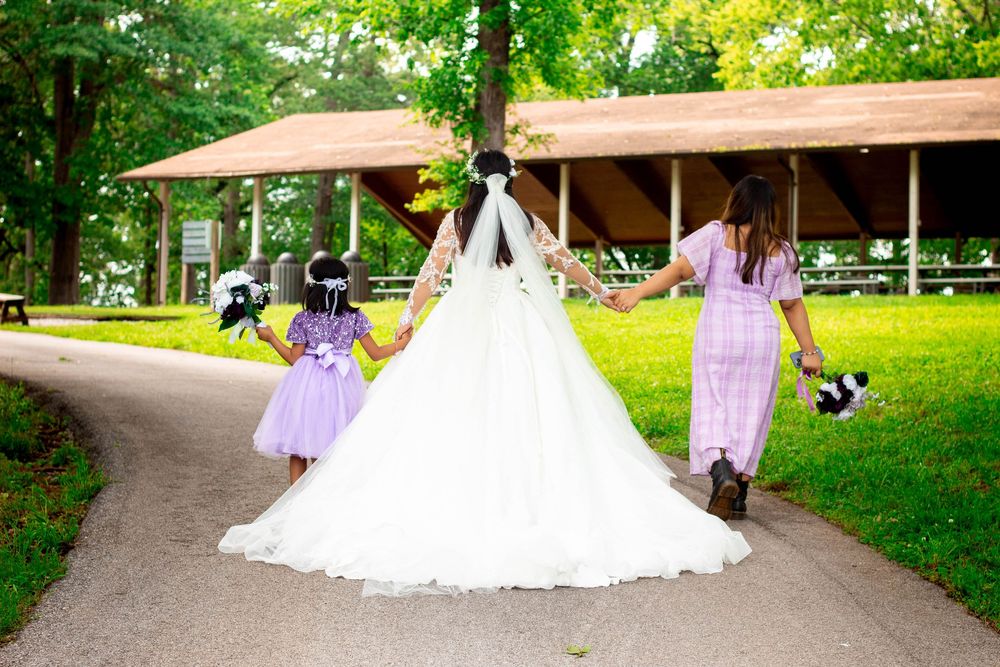 Wedding couple posing with family during their Chattanooga wedding day