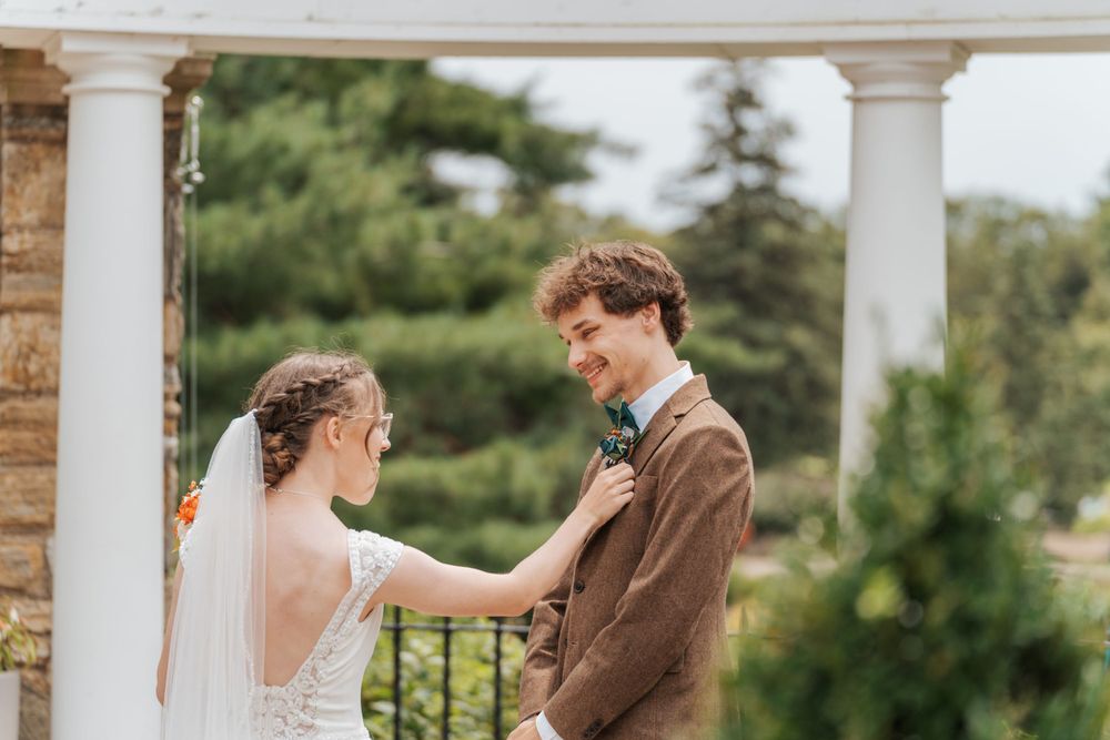 Ally & Jesse Como Conservatory First Look 2