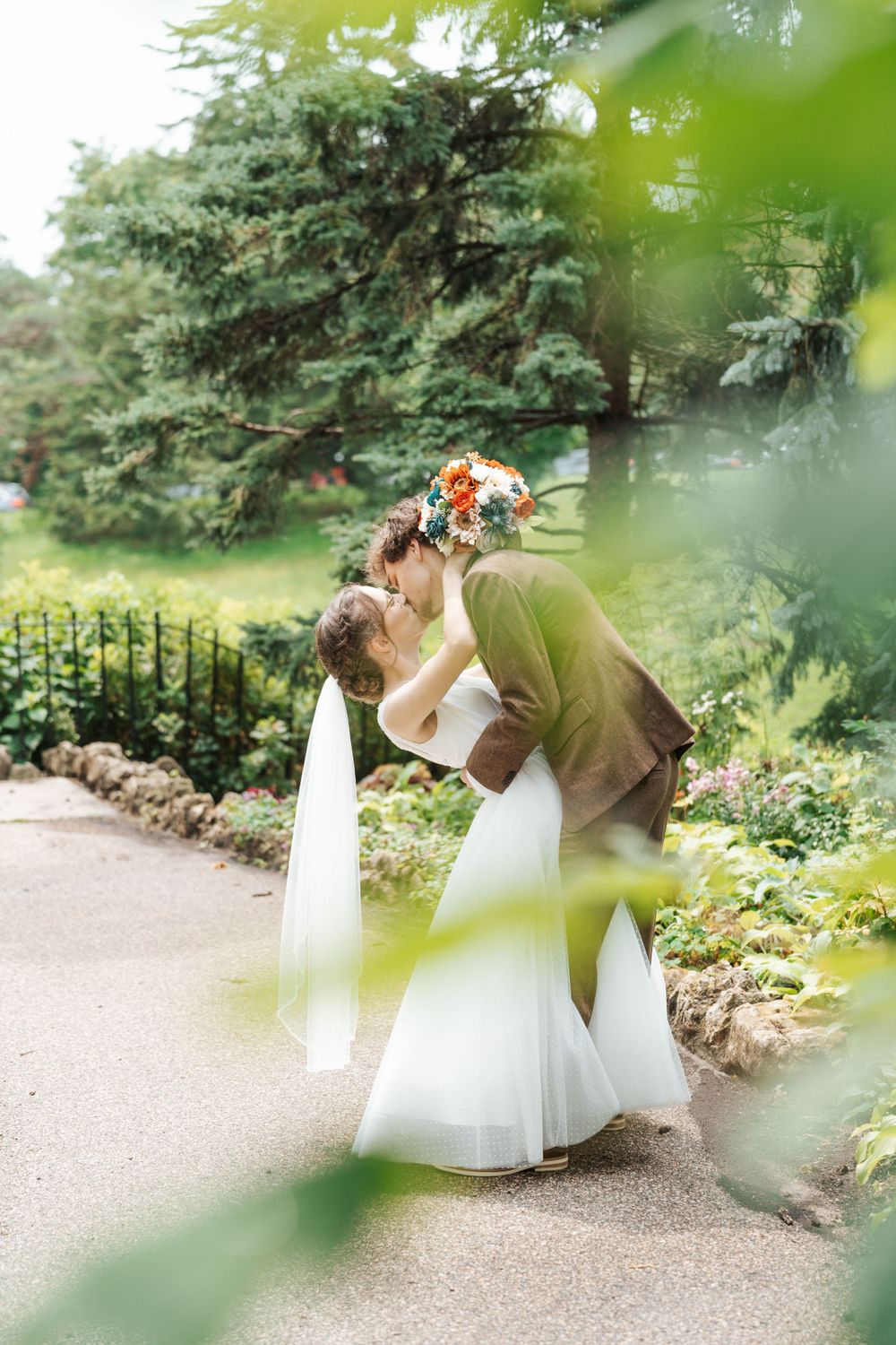 Ally & Jesse Como Conservatory Couple Photos 1