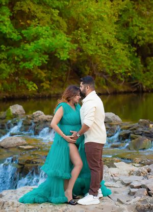 Frisco covering all of Dallas ForthWorth TX Bhaire Photography maternity portraits, soft sunlight and neutral backgrounds.