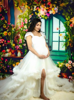 Bhaire  Photography maternity portraits in Frisco, celebrating pregnancy with soft-light elegance