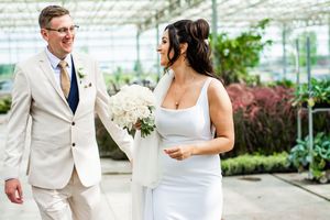 Candid moments captured during a summer wedding ceremony with natural lighting.