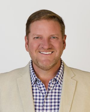 Modern, polished personal branding photography for LinkedIn and websites in Ridgefield, Fairfield, Danbury, Wilton, Westport & New Canaan, C