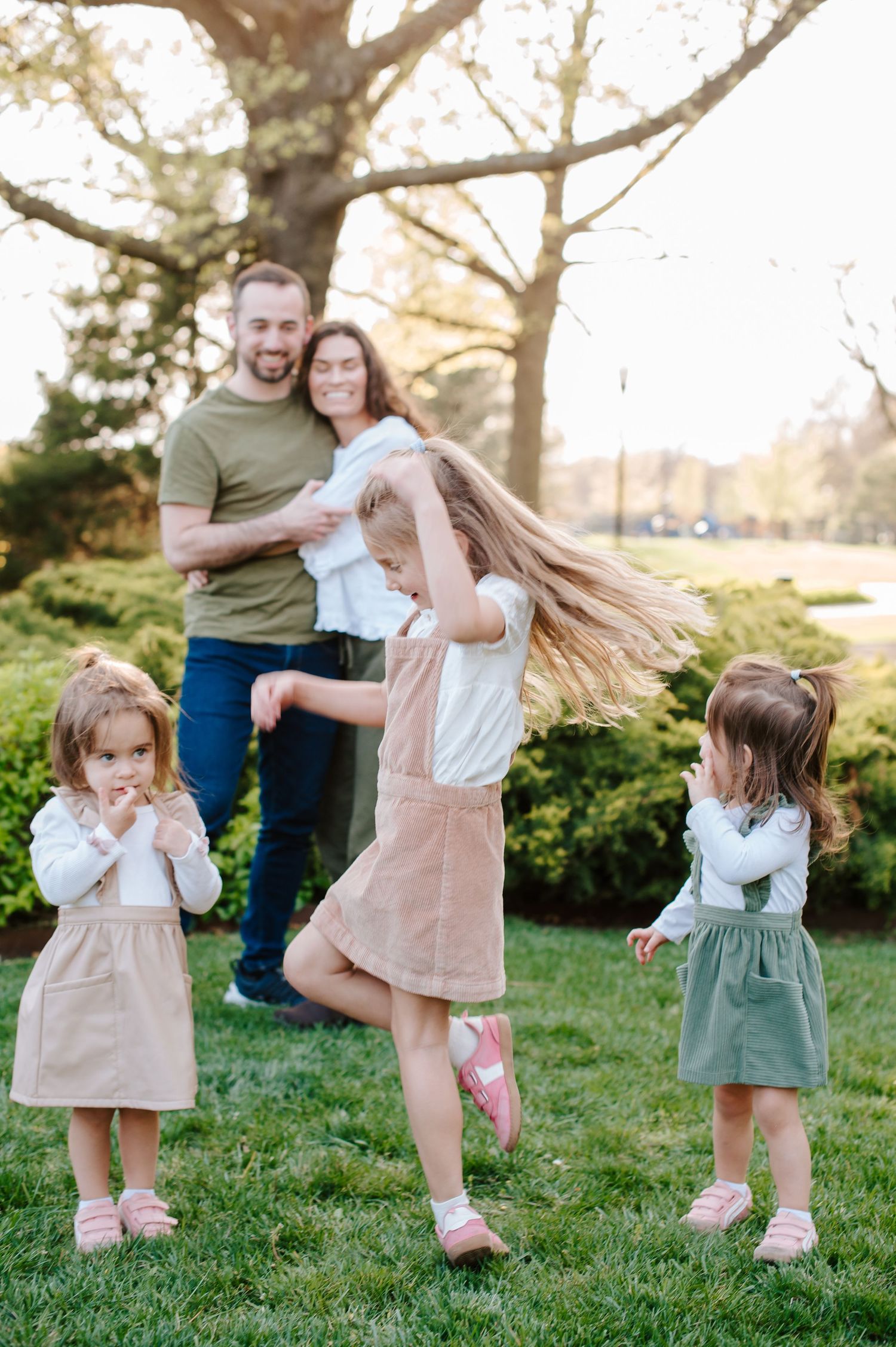 Extended family pictures in Wichita, KS by family photographer Jessica Nadine Photography - Eastborough Park