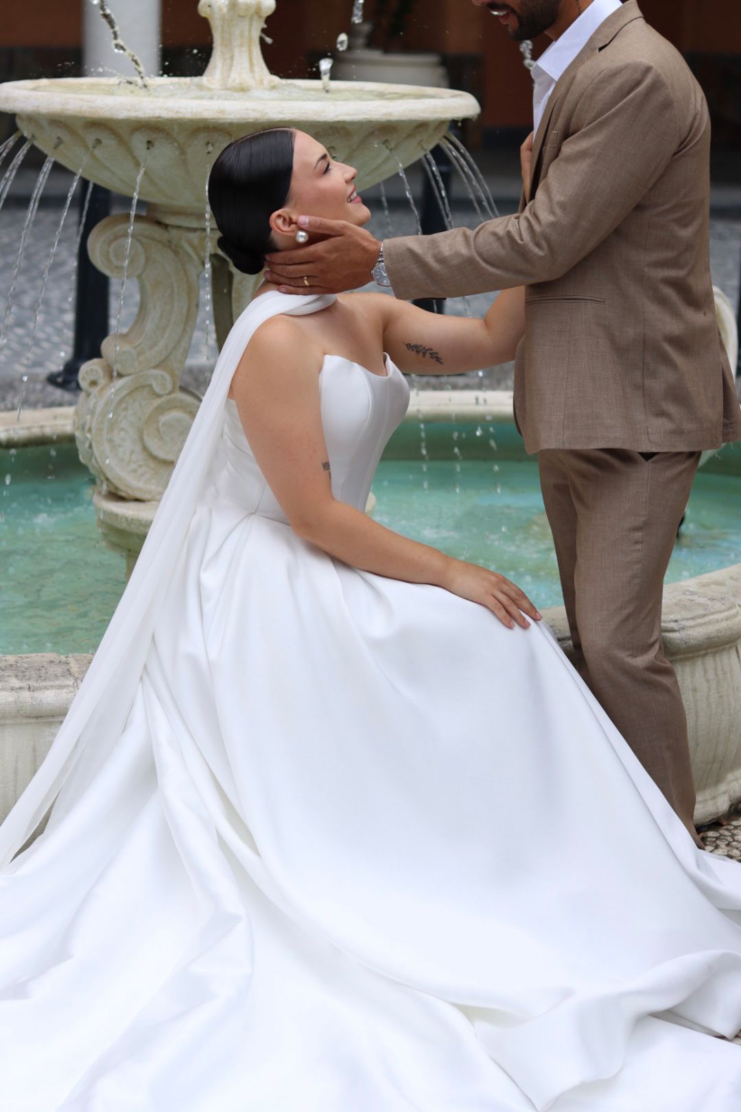 navehphotography, wedding photographer, love, in love, engagement shoot, wedding dress, fountain, photoshoot, bridal gowns, goldcoast