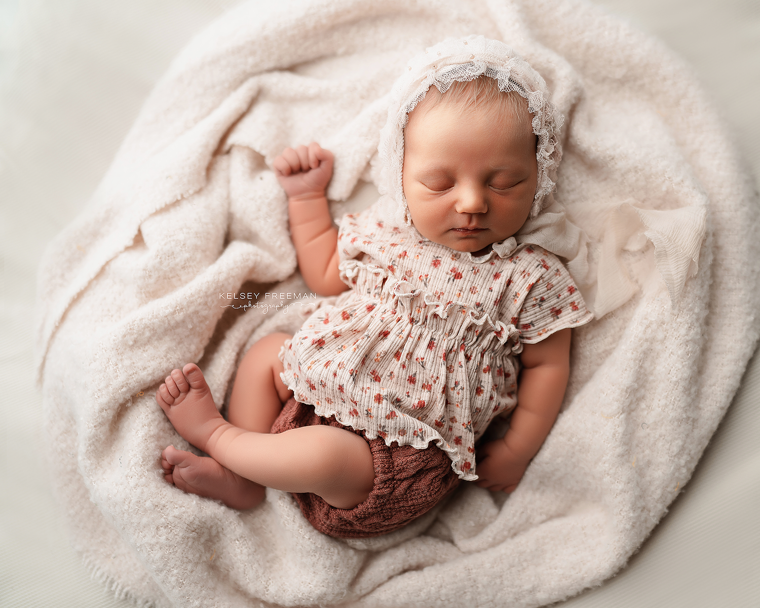Newborn photography studio located in between Atlanta, Georgia and Birmingham, Alabama with full service photo studio.