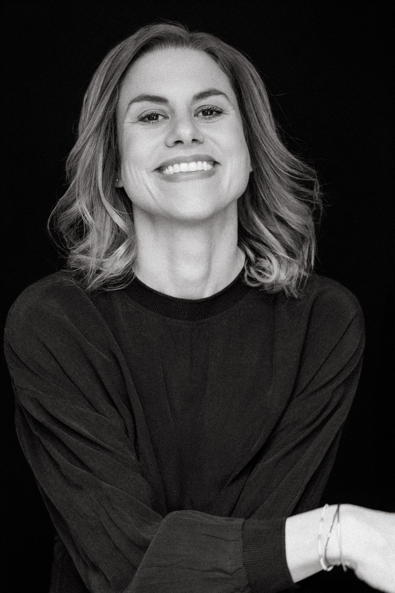 Professionelles authentisches schwarzweiß Sedcard-Foto einer Schauspielerin - Agenturfotos - lockere People-und Lifestyle-Fotografie