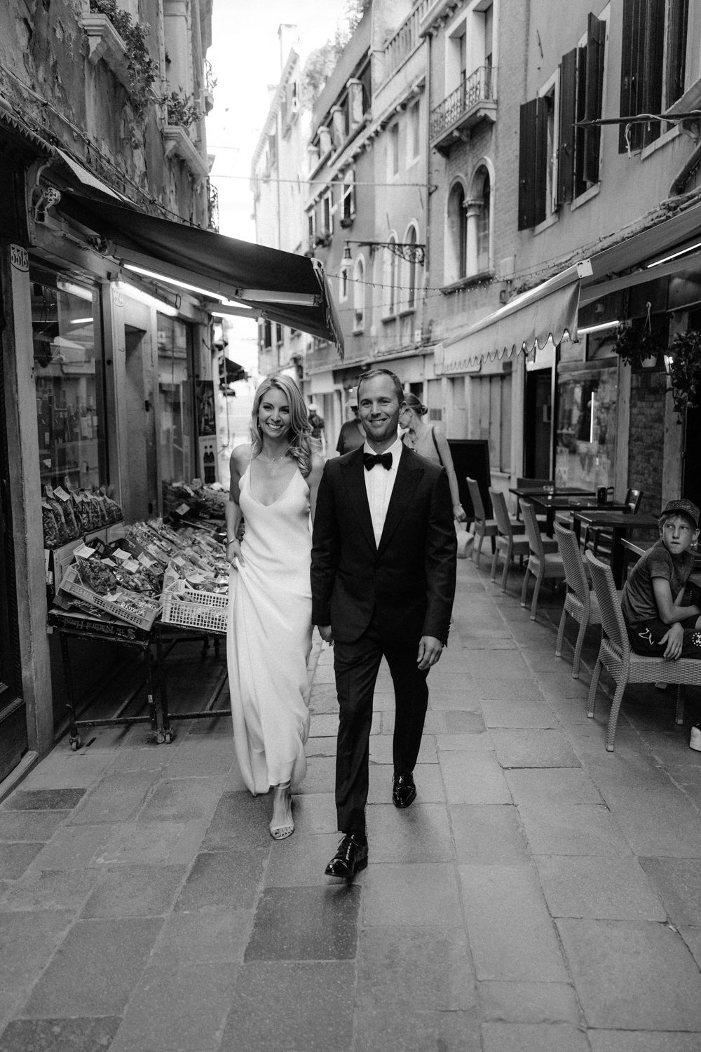 Wedding photo shoot along the calli of Venice