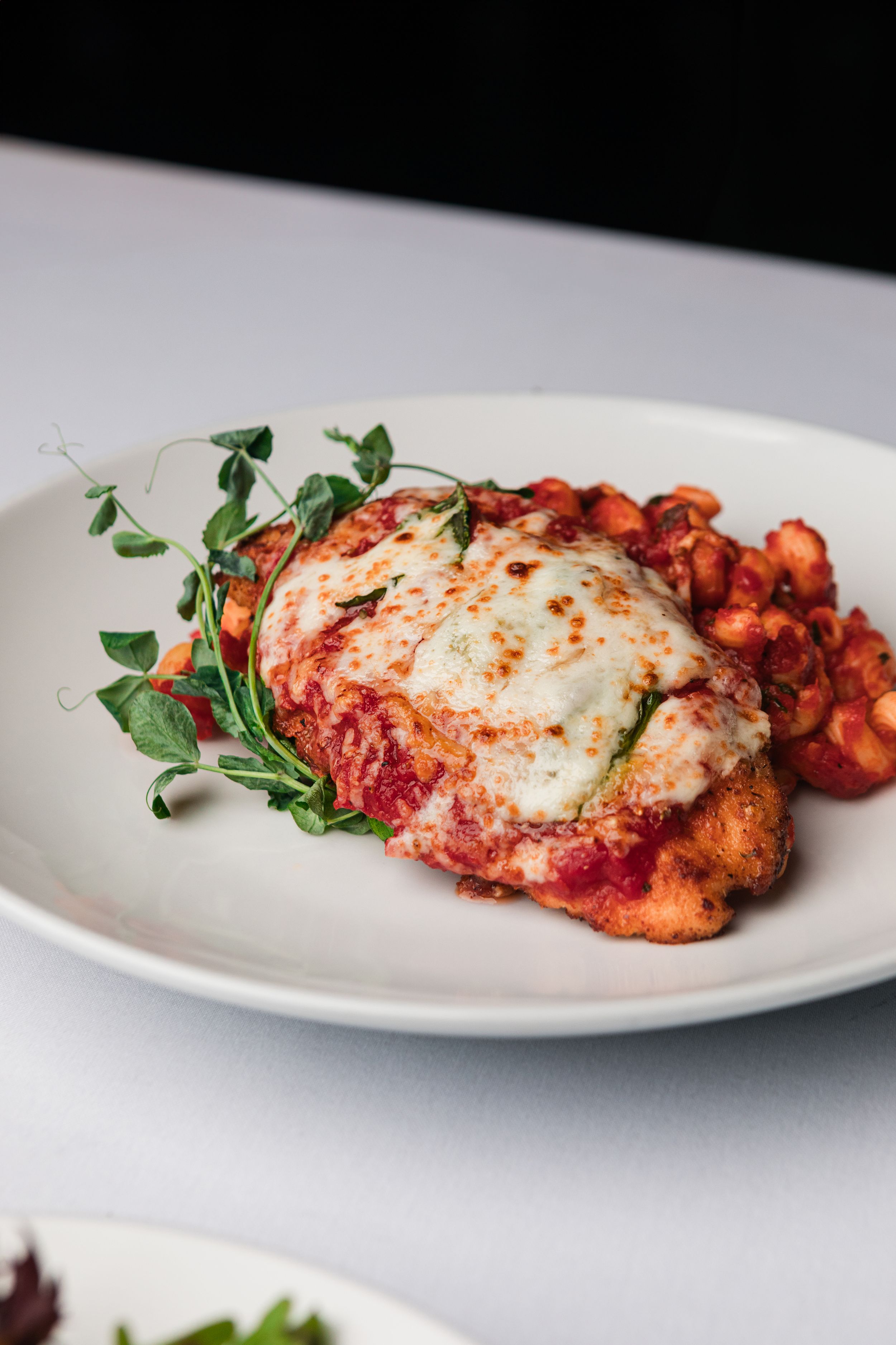 Toscanos, Puyallup, fine dining, photography, commercial, chicken parmesan, white tablecloth, lunch, dinner
