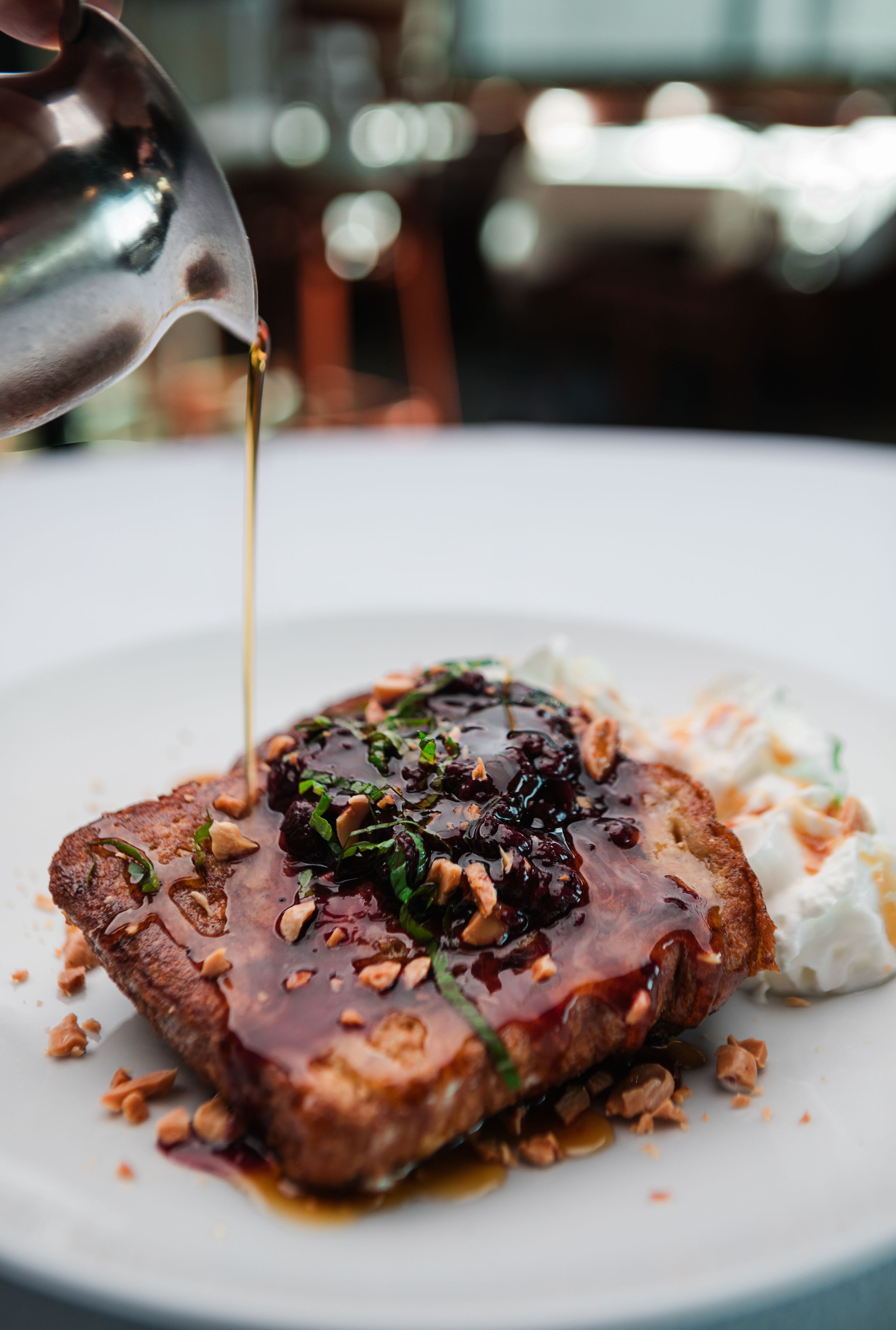Toscanos, Puyallup, fine dining, photography, commercial, french toast, brunch, white tablecloth