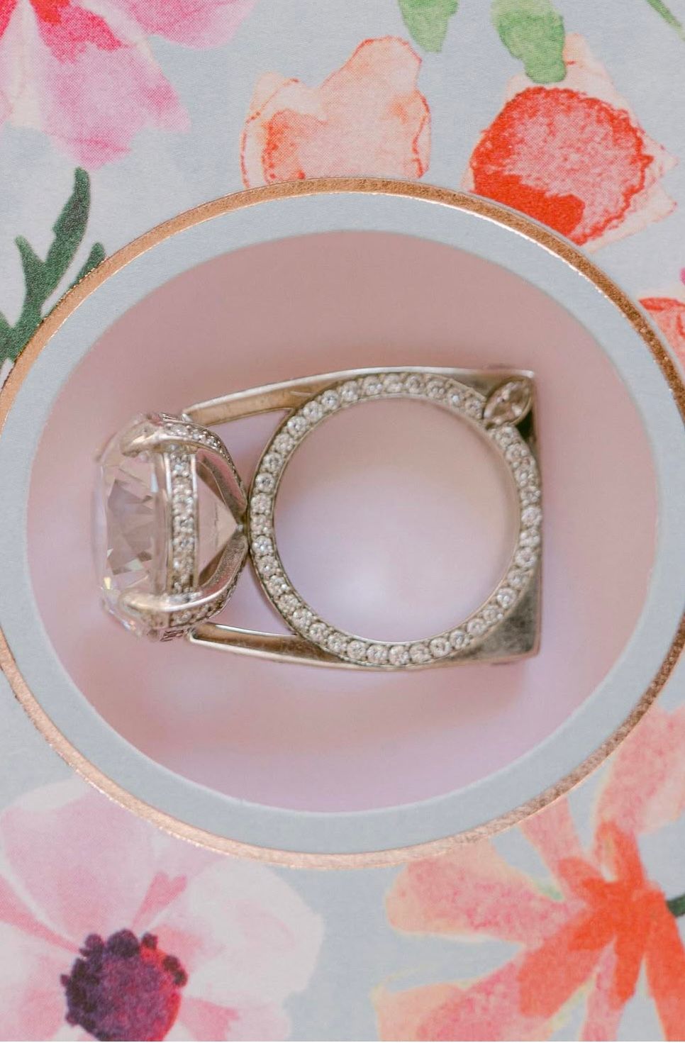 Ring auf Ringschale