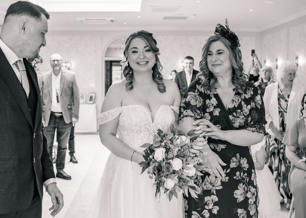 NORFOLK WEDDING CEREMONY - WEDDING PHOTOGRAPHY NORFOLK NORWICH PARK FARM WEDDING