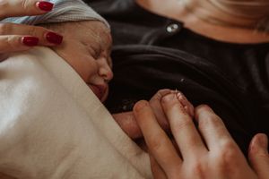 Geboortefotograaf geboorte geboortefotografie brabant Oss bevalling Den Bosch Uden  fotografie baby newborn newlife zwangerschapsshoot gezin