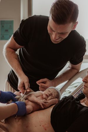 Geboortefotograaf geboorte geboortefotografie brabant Oss bevalling Den Bosch Uden  fotografie baby newborn newlife zwangerschapsshoot gezin