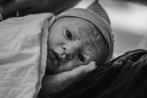 Geboortefotograaf geboorte geboortefotografie brabant Oss bevalling Den Bosch Uden  fotografie baby newborn newlife zwangerschapsshoot gezin