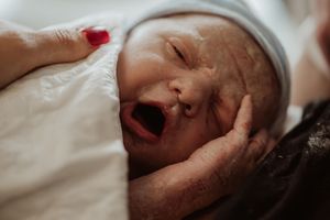 Geboortefotograaf geboorte geboortefotografie brabant Oss bevalling Den Bosch Uden  fotografie baby newborn newlife zwangerschapsshoot gezin