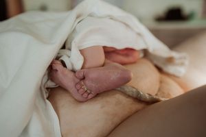 Geboortefotograaf geboorte geboortefotografie brabant Oss bevalling Den Bosch Uden  fotografie baby newborn newlife zwangerschapsshoot gezin