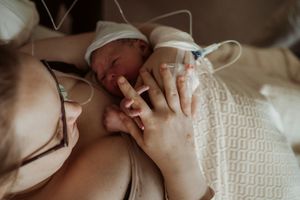 Geboortefotograaf geboorte geboortefotografie brabant Oss bevalling Den Bosch Uden  fotografie baby newborn newlife zwangerschapsshoot gezin
