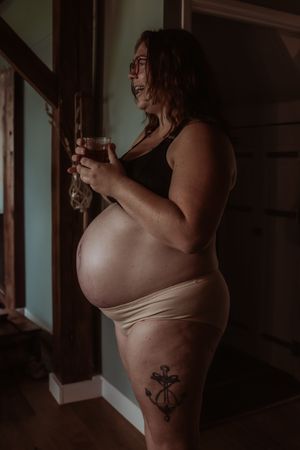 Geboortefotograaf geboorte geboortefotografie brabant Oss bevalling Den Bosch Uden  fotografie baby newborn newlife zwangerschapsshoot gezin