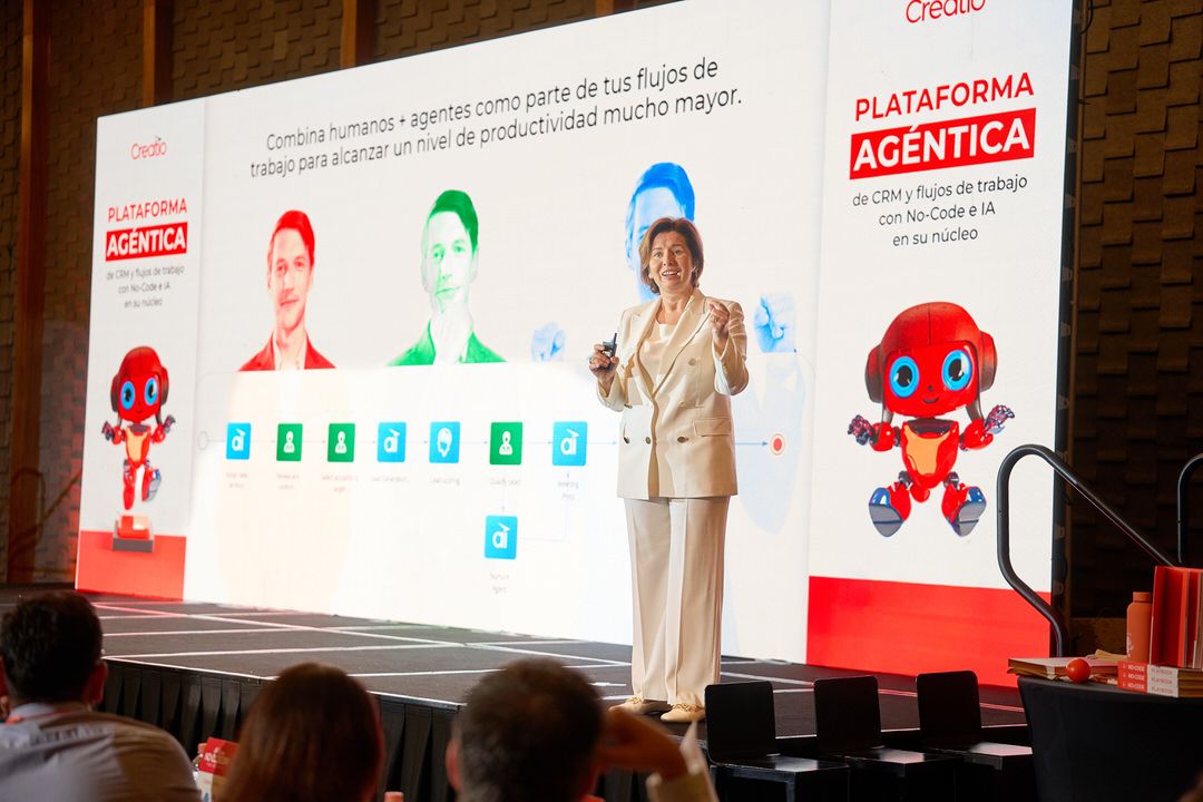 Detalle de materiales de marca y registro para evento de tecnología en Ciudad de México.