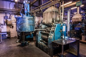 Industrial PCB paint manufacturing and technical pouring process-04
