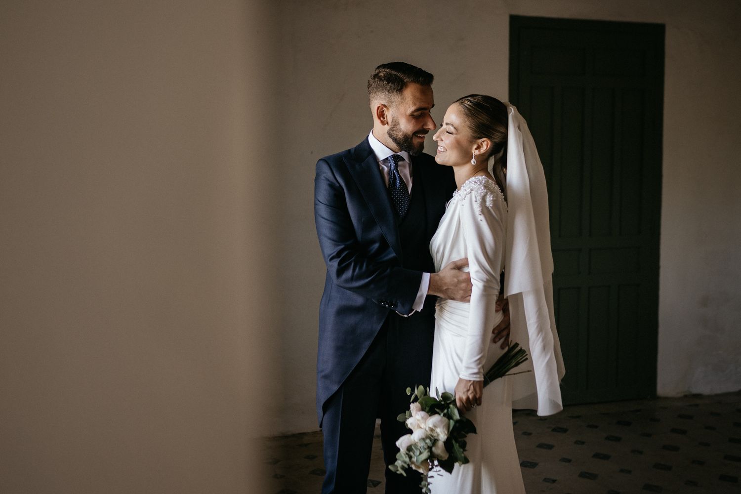 Fotografía de Bodas en Sevilla y Andalucía. Boda de Rosa y Andrés en Parroquia de Santa Ana y celebración en Hacienda Villanueva del Pítamo.