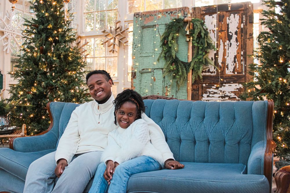 Christmas family photos taken by FA Photography and Media.