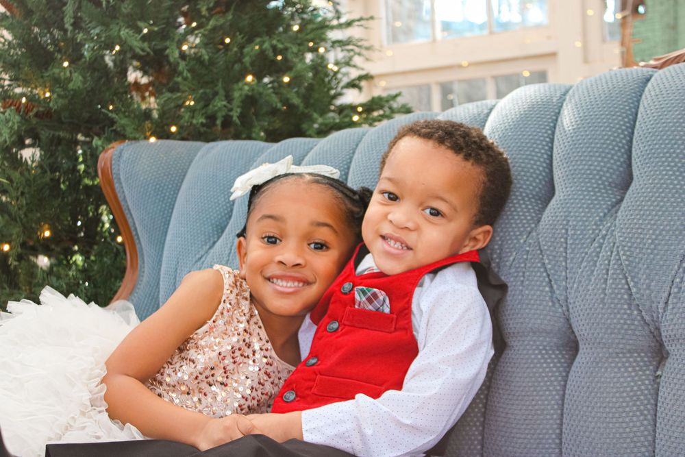 Christmas family photos taken by FA Photography and Media.