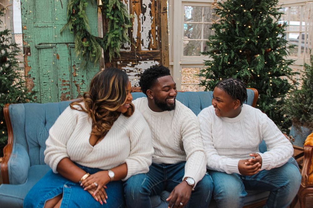 Christmas family photos taken by FA Photography and Media.