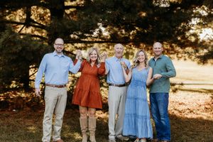 extended family session with siblings at harbin park in fairfield