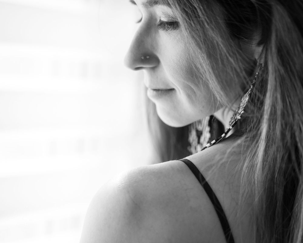 Black and white luxury editorial boudoir photograph by Mimi Frank Photography in Edmonton, Alberta, Canada