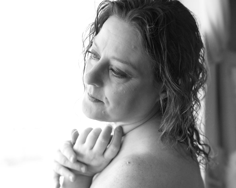 Black and white luxury editorial boudoir photograph by Mimi Frank Photography in Edmonton, Alberta, Canada