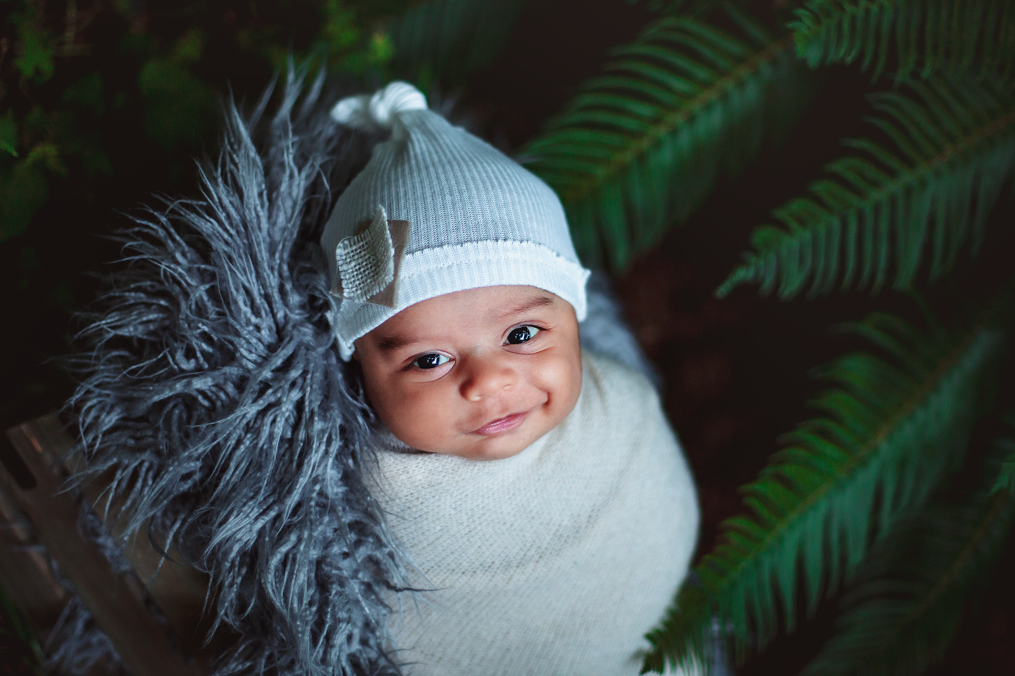 Nanaimo Outdoor Newborn Photography - Little Ginger Photography in Nanaimo, BC on Vancouver Island. Newborn Photographer in Nanaimo BC.