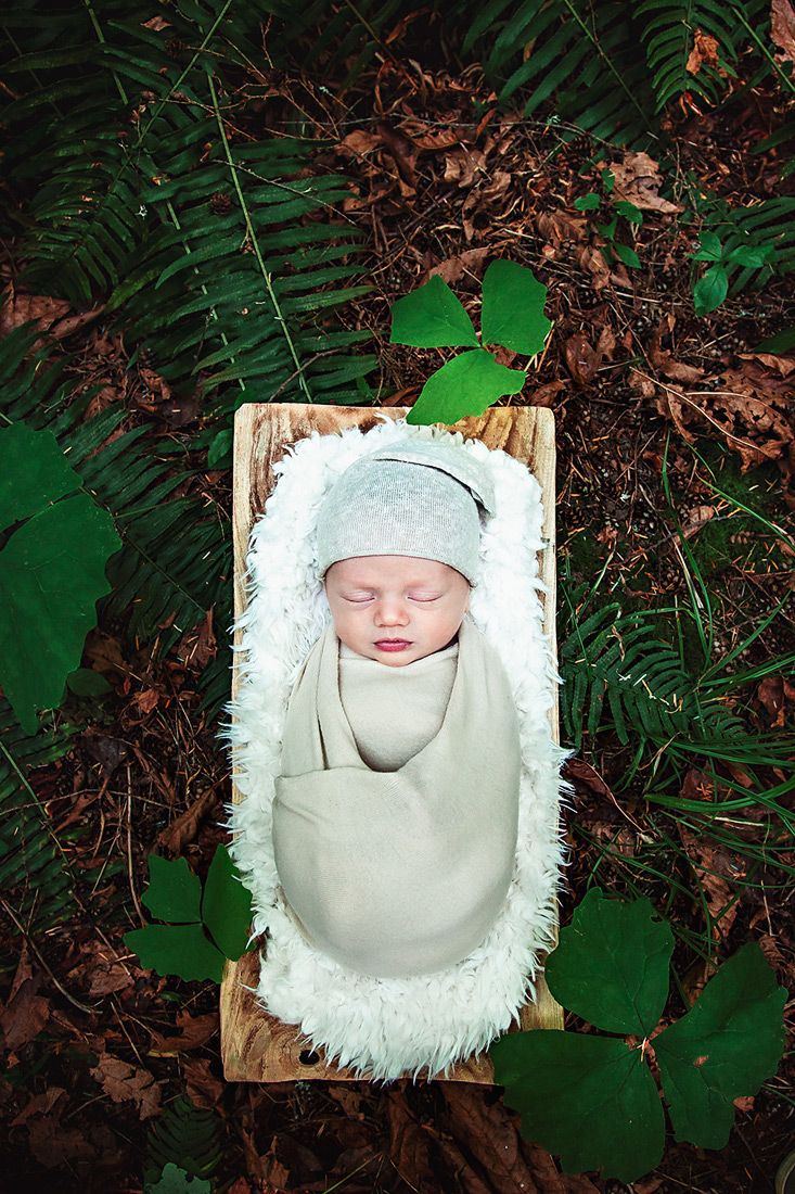 Nanaimo Outdoor Newborn Photography - Little Ginger Photography in Nanaimo, BC on Vancouver Island. Newborn Photographer in Nanaimo BC.