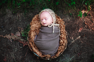 Nanaimo Outdoor Newborn Photography - Little Ginger Photography in Nanaimo, BC on Vancouver Island. Newborn Photographer in Nanaimo BC.